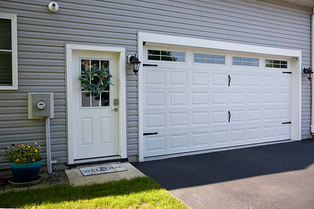 24/7 Emergency Garage Door Panel Replacement experts in Five Corners, WA